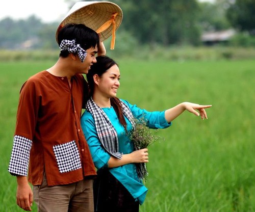 Традиционная женская одежда народности Кинь - ảnh 3